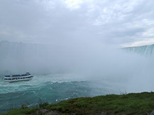 Maid_in_the_mist_Niagara_falls_Ontario_Canada