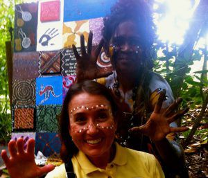 Aboriginal_Face_Painting_at_Tjupakai