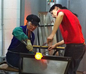 Glass_Blowing_In_Action_Make_Your_Own_Glass_Class_Corning_Museum_of_Glass