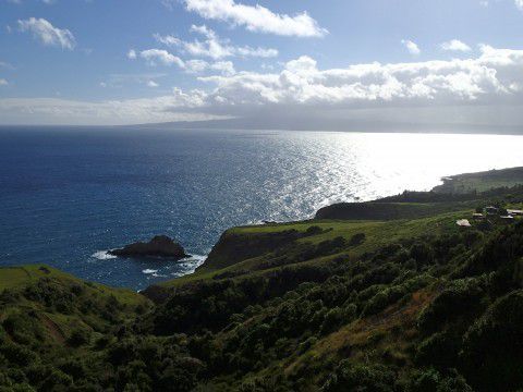Vista_of_Maui_Coastline_and_Haleakala