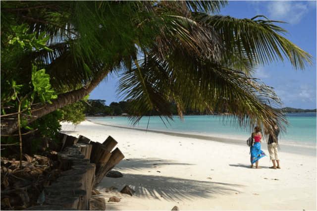 Seychelles_Beach_Ms_Traveling_Pants